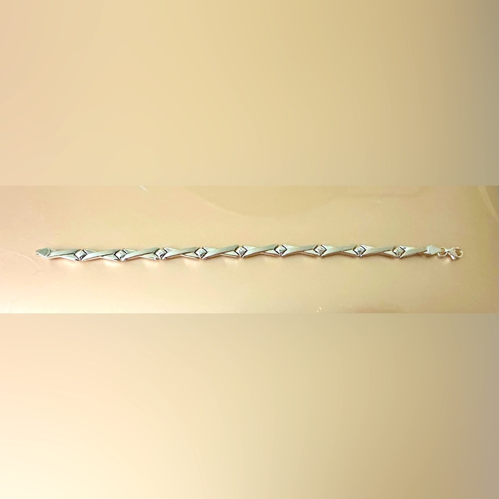 Elegant Solid 14 K Gold Marked Modernist Geometric Artisan Crafted Bracelet